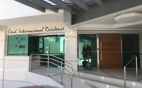 Apto com vista deslumbrante, com piscina e garagem!